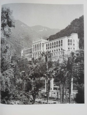 Чиаурели В. Солнечная Грузия. Sunny Georgia [Фотоальбом]. Тбилиси, [1970?].